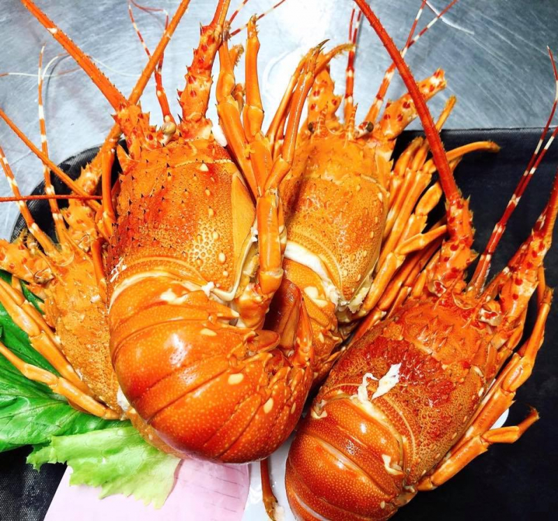 Buffet Chef Dzung có thực đơn rất đa dạng và phong phú, tiếp đón lượng khách đông đảo mỗi ngày
