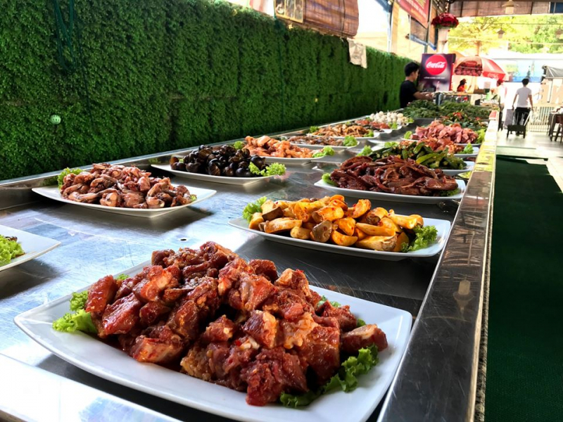 Khay đồ ăn buffet
