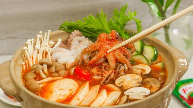 Lẩu kim chi bạch tuộc