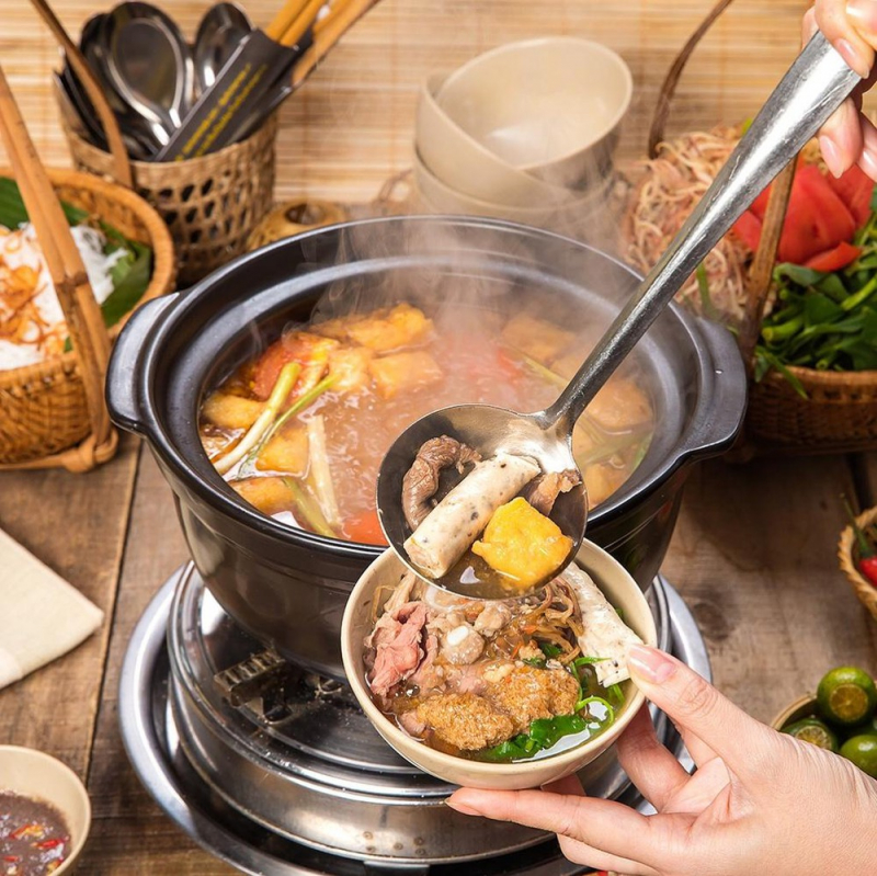 Phố lẩu Phó Đức Chính