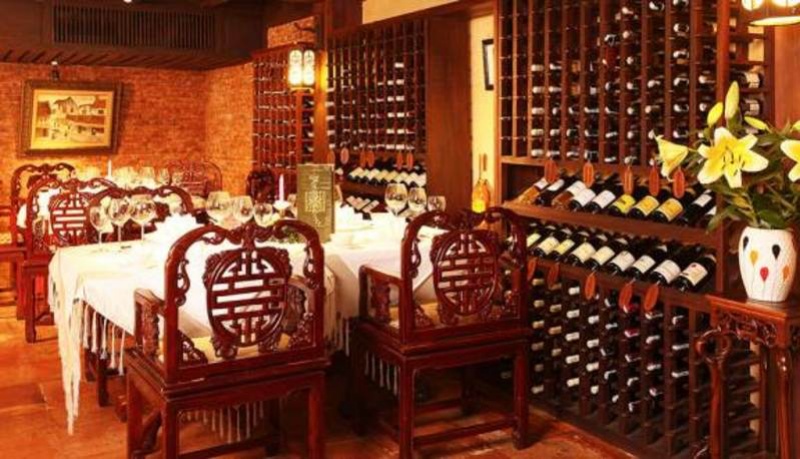 Một nhà hàng cao cấp sang trọng
