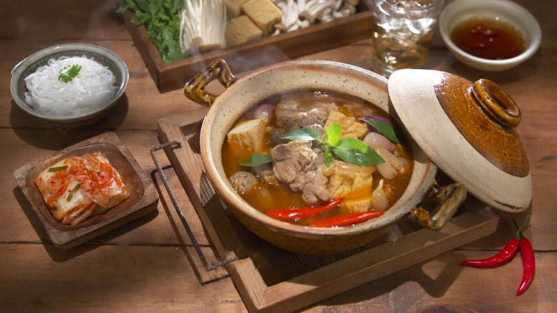 Mách bạn cách làm lẩu xí quách kim chi - thử là mê ngay